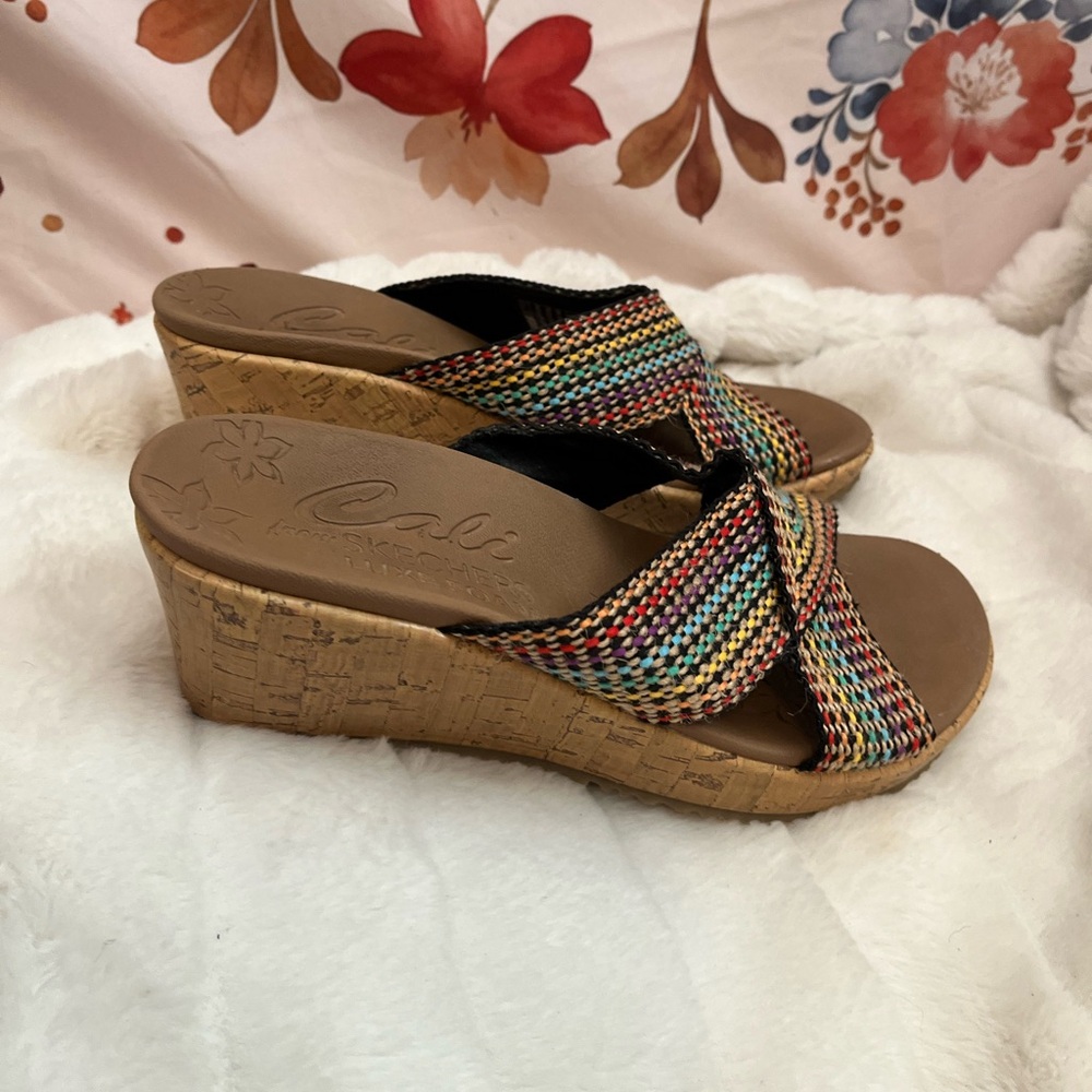 Skechers Women’s 8 Cali Colorful Rainbow Woven Strap Wedge Slide Sandals Beach